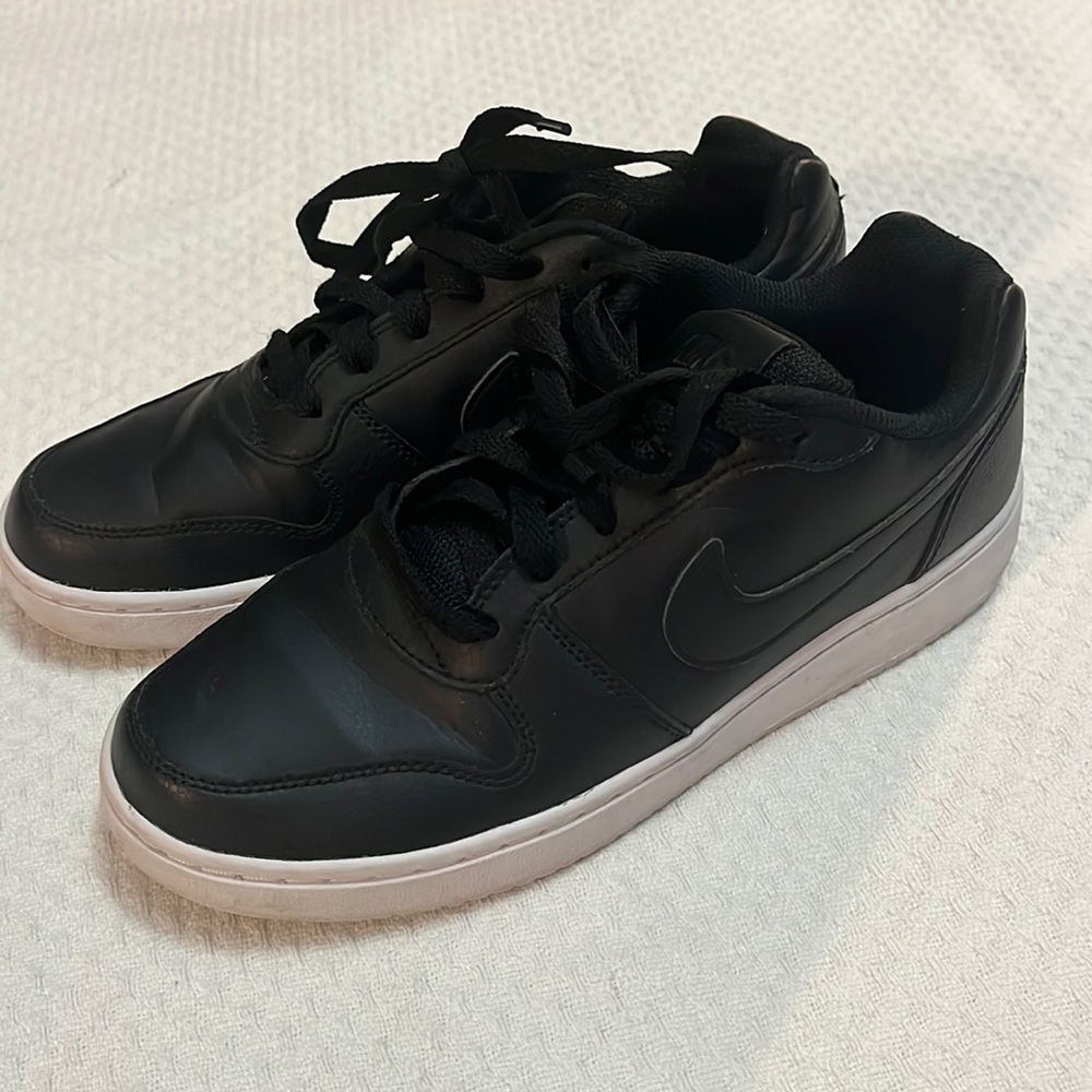 Nike Womens Ebernon Low Sneaker